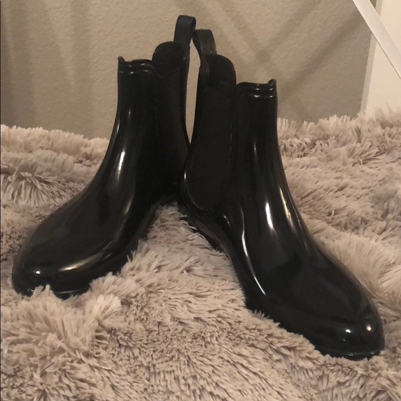 report rain boots